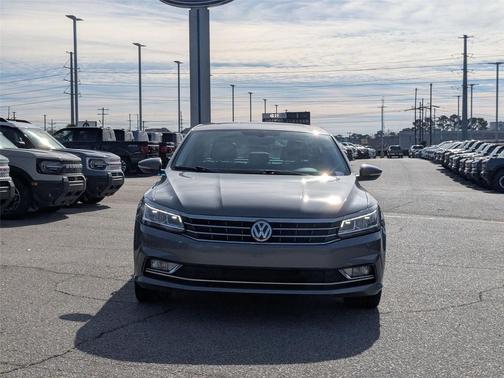 2017 Volkswagen Passat 1.8T SE w/Technology
