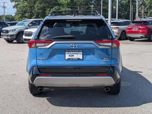 2022 Toyota RAV4 Hybrid SE