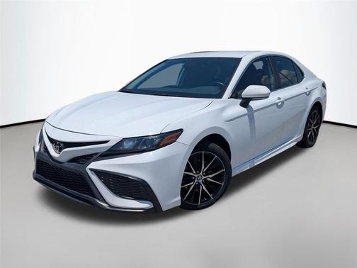 White 2022 Toyota Camry SE