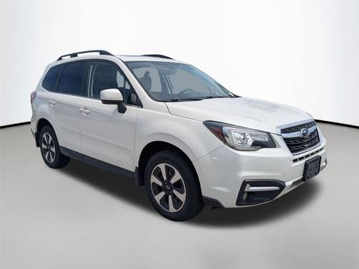 Crystal White Pearl 2017 Subaru Forester 2.5i Limited