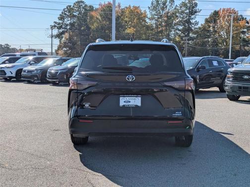 2024 Toyota Sienna XLE
