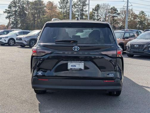 2024 Toyota Sienna XLE