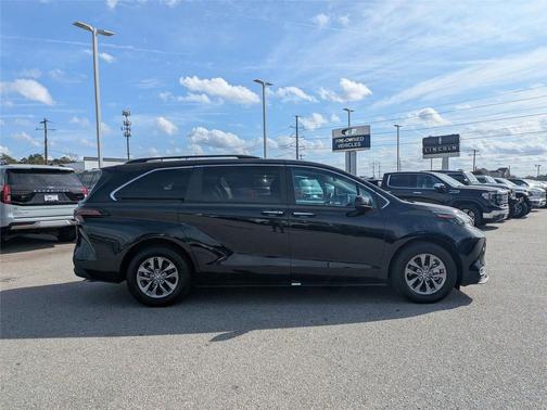 2024 Toyota Sienna XLE