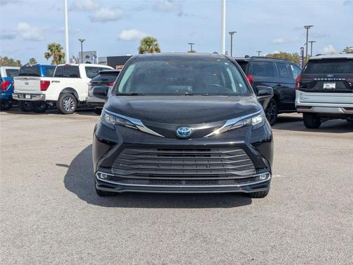 2024 Toyota Sienna XLE