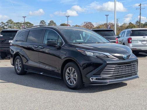2024 Toyota Sienna XLE