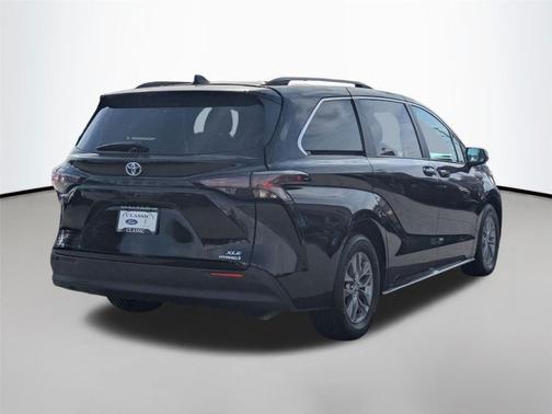2024 Toyota Sienna XLE