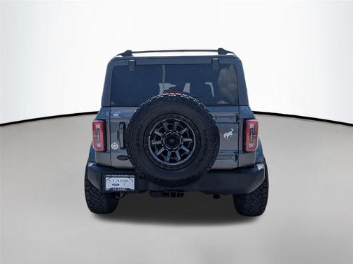 CARBONIZED GRAY METALLIC 2023 Ford Bronco Outer Banks