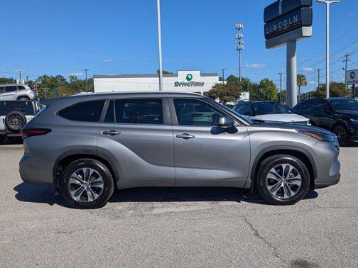 2025 Toyota Highlander XLE