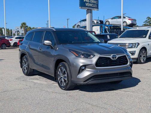 2025 Toyota Highlander XLE