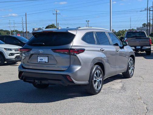 2025 Toyota Highlander XLE