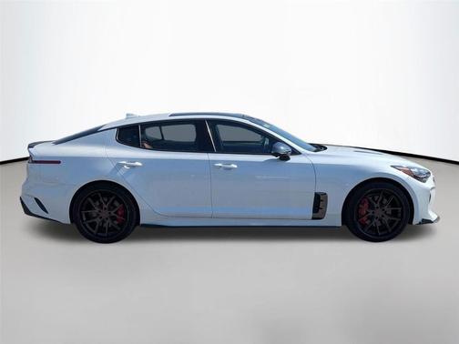 Snow White Pearl 2022 Kia Stinger GT2