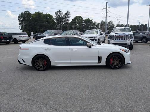 Snow White Pearl 2022 Kia Stinger GT2