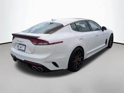 Snow White Pearl 2022 Kia Stinger GT2