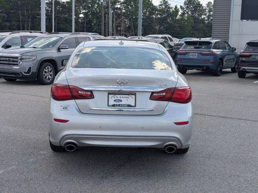 2017 INFINITI Q70L 3.7