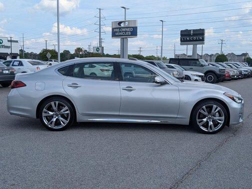 2017 INFINITI Q70L 3.7