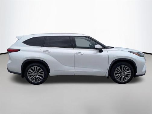 Wind Chill Pearl 2022 Toyota Highlander Platinum