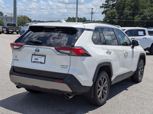 2022 Toyota RAV4 Hybrid SE
