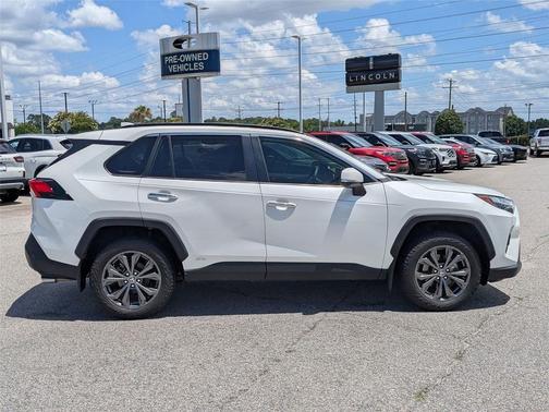 2022 Toyota RAV4 Hybrid SE