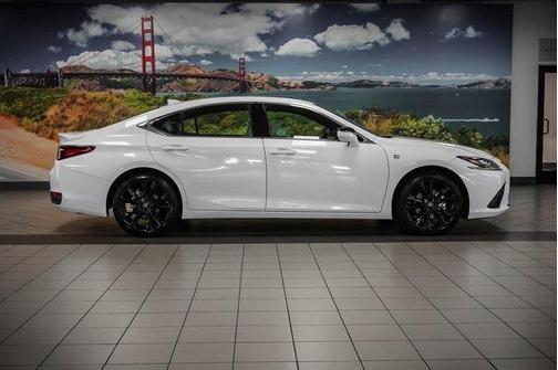 2024 Lexus ES 300h F SPORT Handling