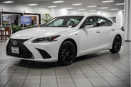 2024 Lexus ES 300h F SPORT Handling