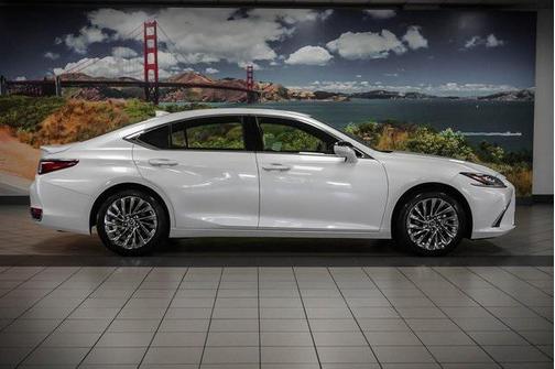 2024 Lexus ES 300h Luxury