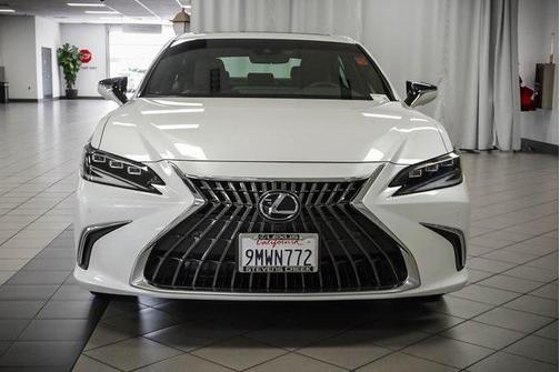 2024 Lexus ES 300h Luxury
