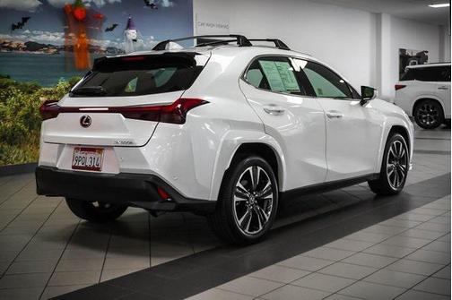 2025 Lexus UX 300h Premium