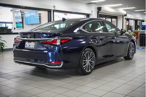 2024 Lexus ES 300h Base