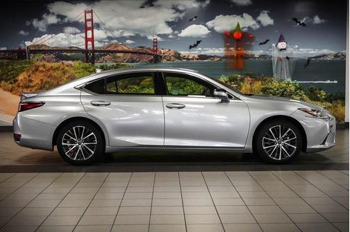 2025 Lexus ES 300h Base