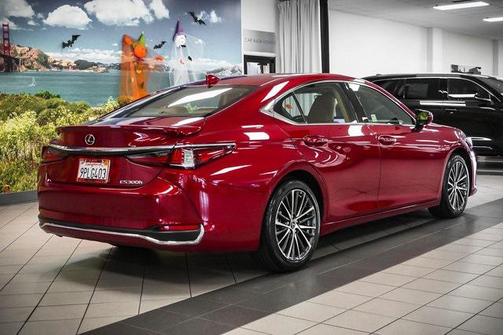 2025 Lexus ES 300h Base