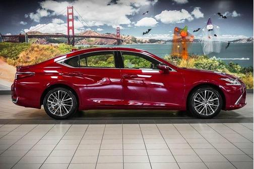 2025 Lexus ES 300h Base