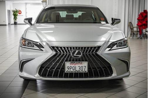 2025 Lexus ES 300h Base