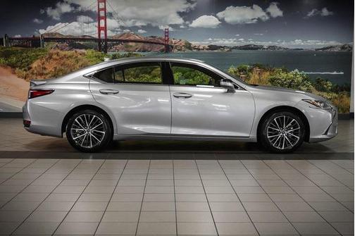 2025 Lexus ES 300h Base