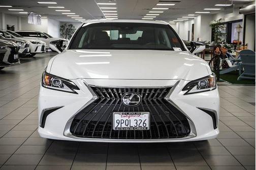 2025 Lexus ES 300h Base