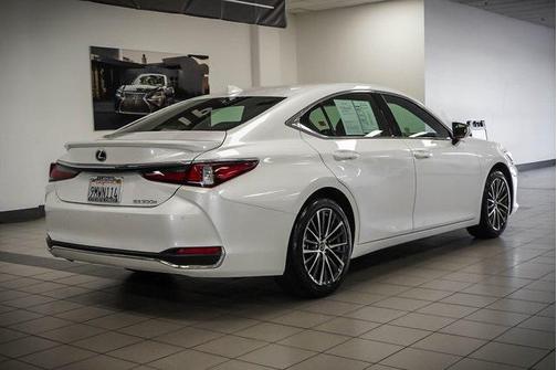 2024 Lexus ES 300h Base