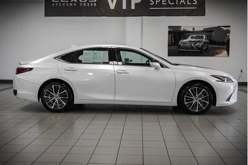 2024 Lexus ES 300h Base