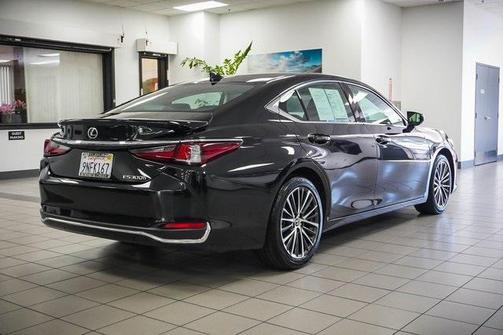 2024 Lexus ES 300h Base