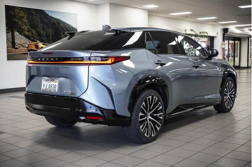 2023 Lexus RZ 450e Luxury