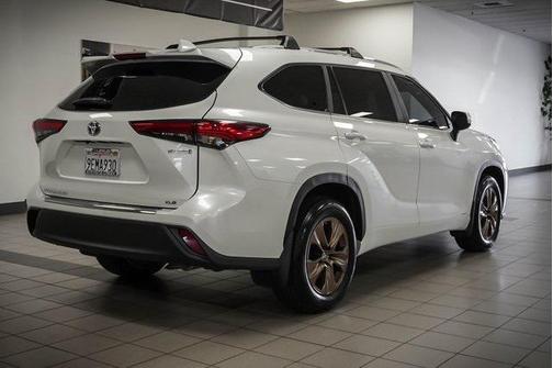 2023 Toyota Highlander Hybrid XLE