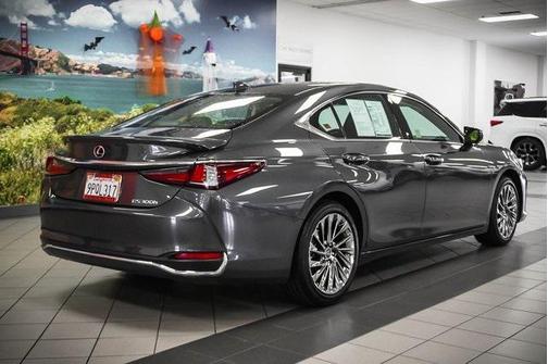 2025 Lexus ES 300h Luxury