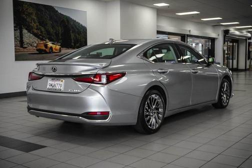 2024 Lexus ES 300h Luxury