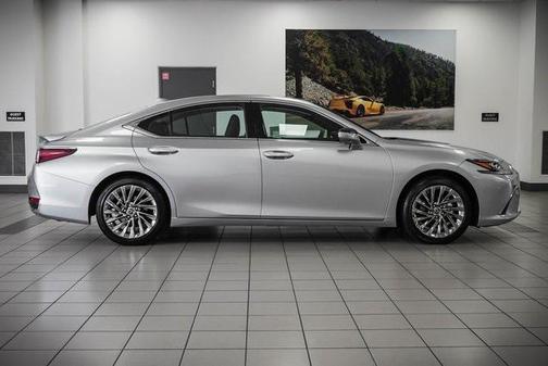 2024 Lexus ES 300h Luxury