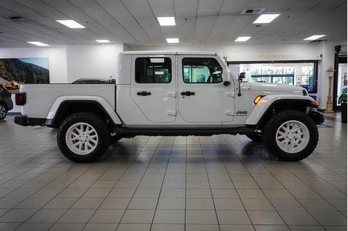 2023 Jeep Gladiator Overland