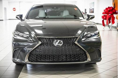 2024 Lexus ES 300h F SPORT Handling
