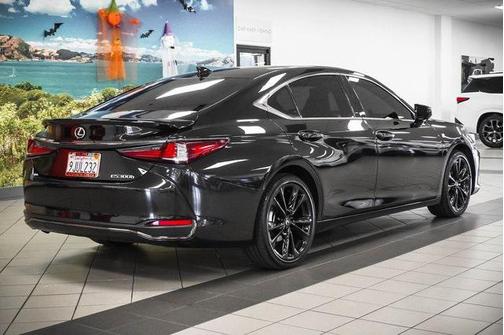 2024 Lexus ES 300h F SPORT Handling