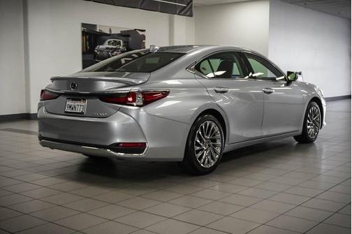 2024 Lexus ES 300h Luxury