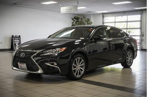 2017 Lexus ES 300h Base