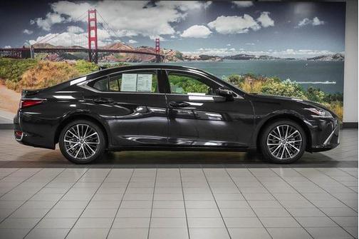 2024 Lexus ES 300h Base