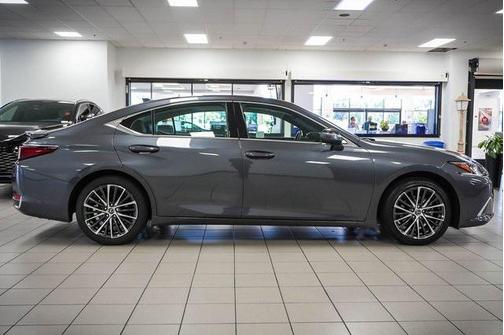 2025 Lexus ES 300h Base