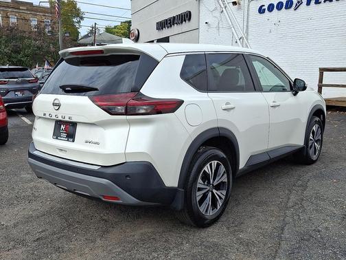2022 Nissan Rogue SV